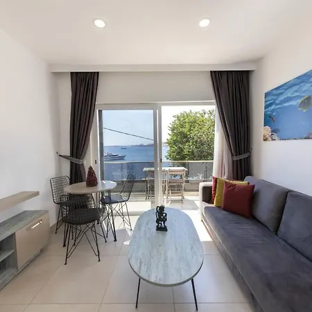 Seafront Flat With Excellent Sea View In