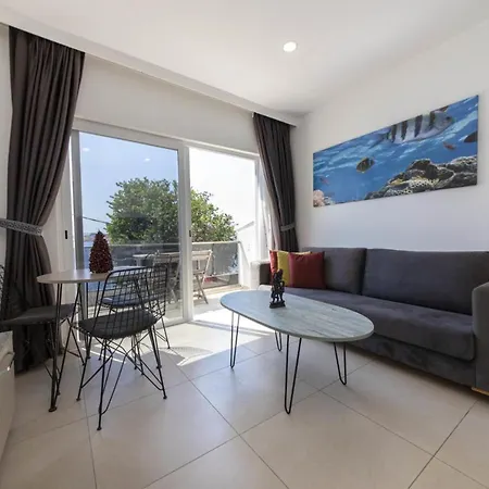 Seafront Flat With Excellent Sea View In Apartman Bodrum