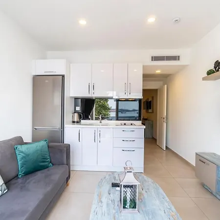 Seafront Flat With Excellent Sea View In Apartman Bodrum