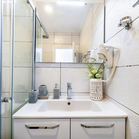 Seafront Flat With Excellent Sea View In Apartman Bodrum
