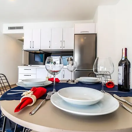 Apartman Seafront Flat With Excellent Sea View In