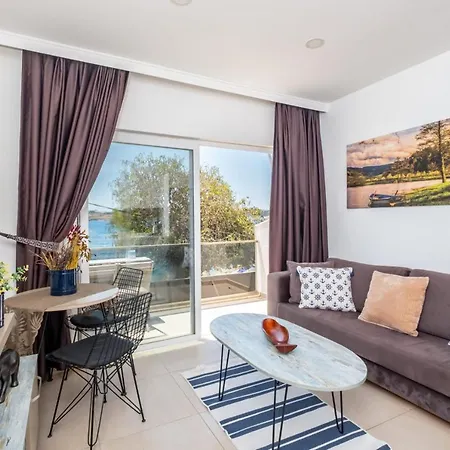 Seafront Flat With Excellent Sea View In Apartman *