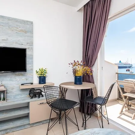 Seafront Flat With Excellent Sea View In