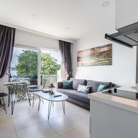 Seafront Flat With Excellent Sea View In Apartman *