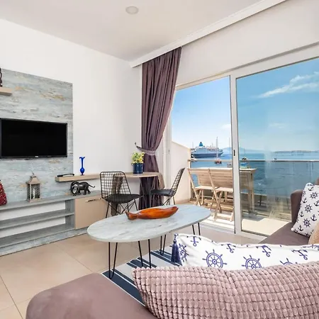Seafront Flat With Excellent Sea View In