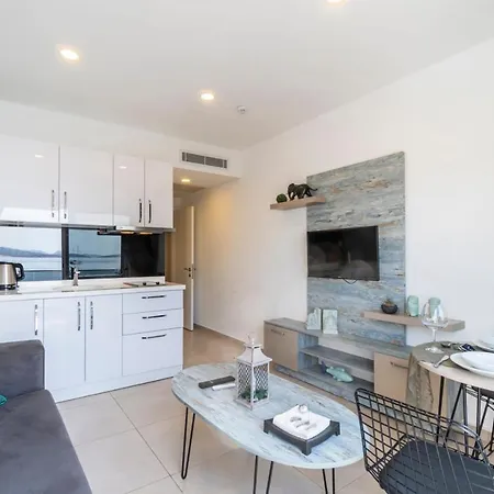 Apartment Seafront Flat With Excellent Sea View In