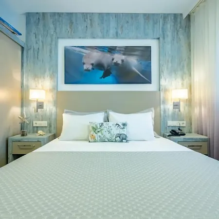 Seafront Flat With Excellent Sea View In
